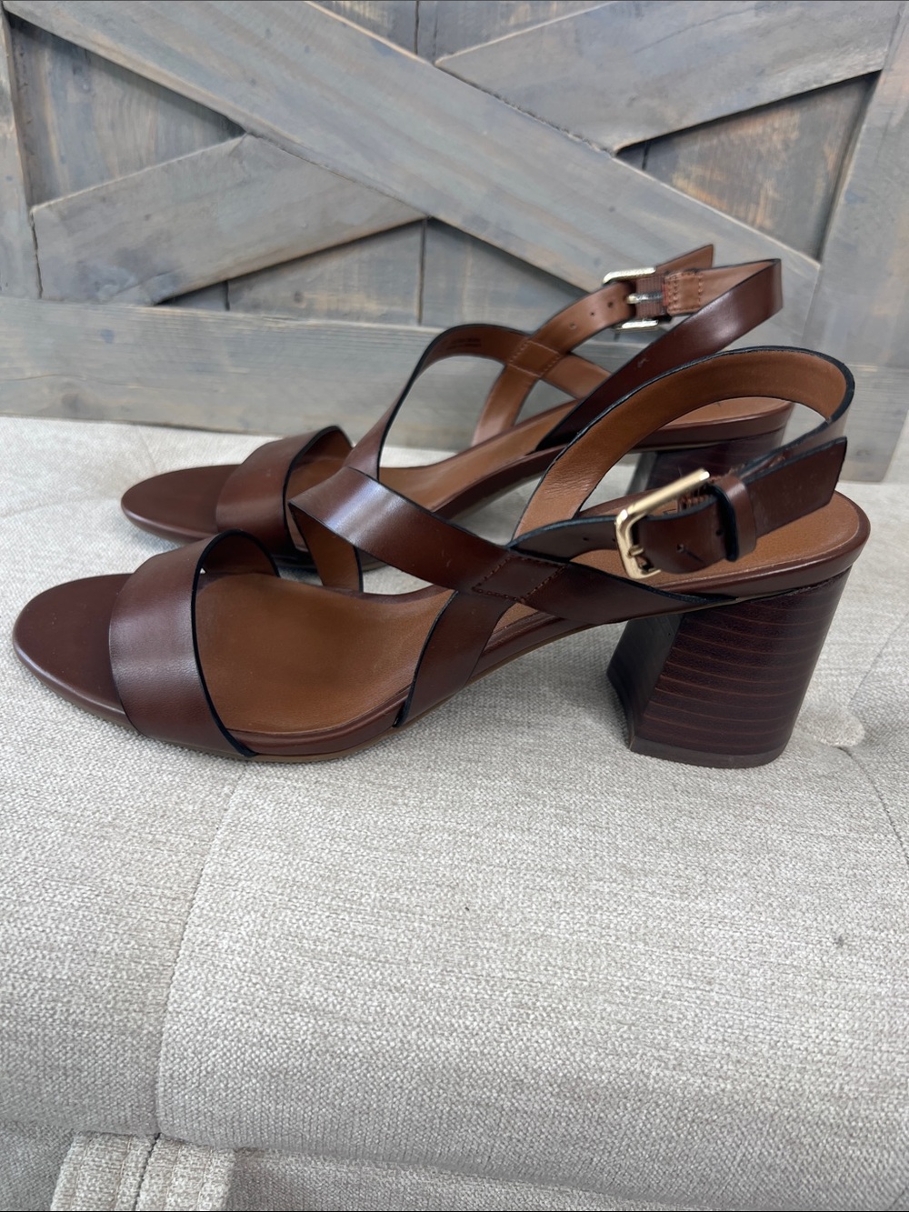 NWOT Naturalizer Brown Leather Cross-Strap Sandals